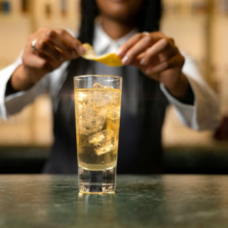verre de  ocktail whisky arlett momorito de la distillerie tessendier