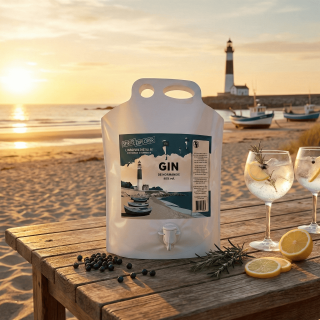 Apéritif au coucher de soleil sur une plage normande avec le Gin Spirits Explorer en format poche 3L convivial