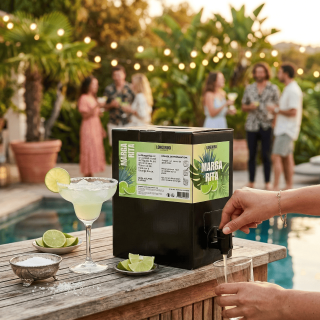 Service convivial d'un verre de Margarita depuis un BIB Longdrinx 5L