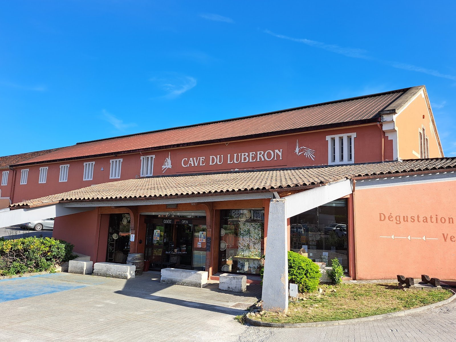 Vin en Fontaine pour mariage et grandes réceptions estivales
