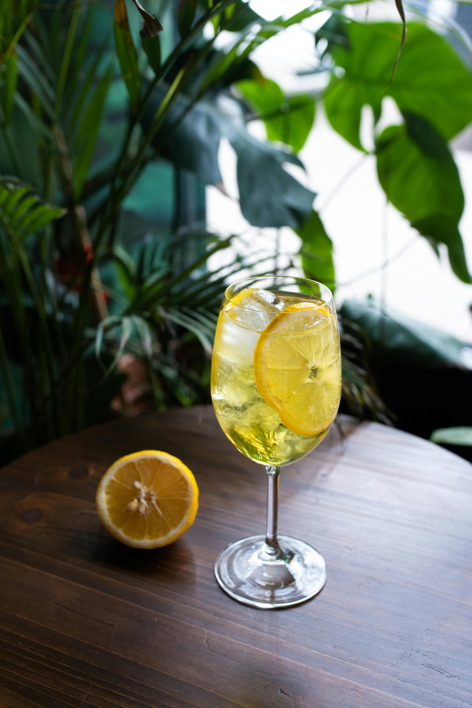 Cocktails et Spritz estivaux avec liqueurs artisanales