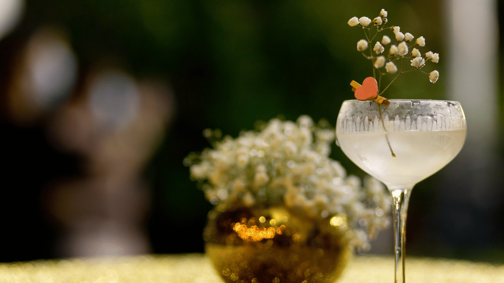 Comment se boit une liqueur de fleurs de sureau ?